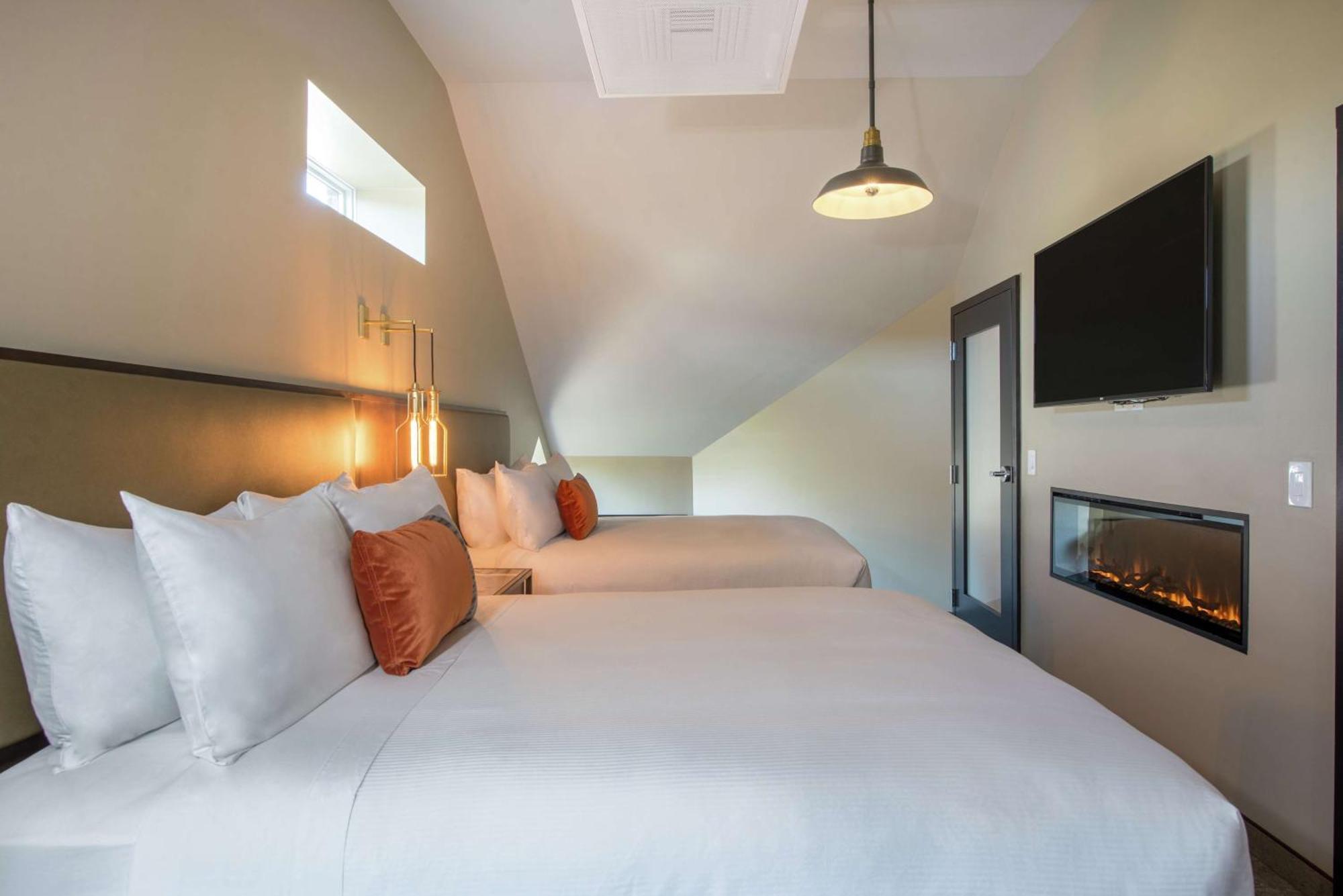 Hotel Saranac, Curio Collection By Hilton Saranac Lake Εξωτερικό φωτογραφία