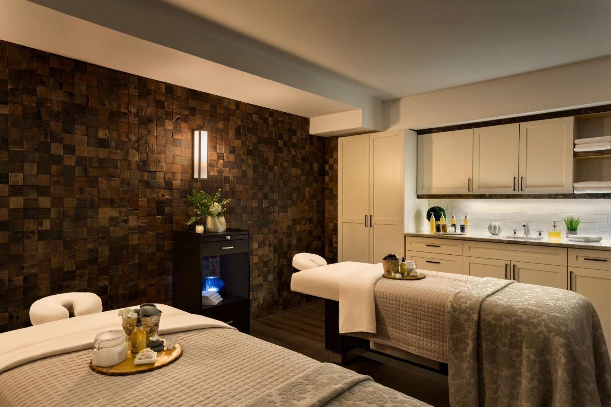 Hotel Saranac, Curio Collection By Hilton Saranac Lake Εξωτερικό φωτογραφία