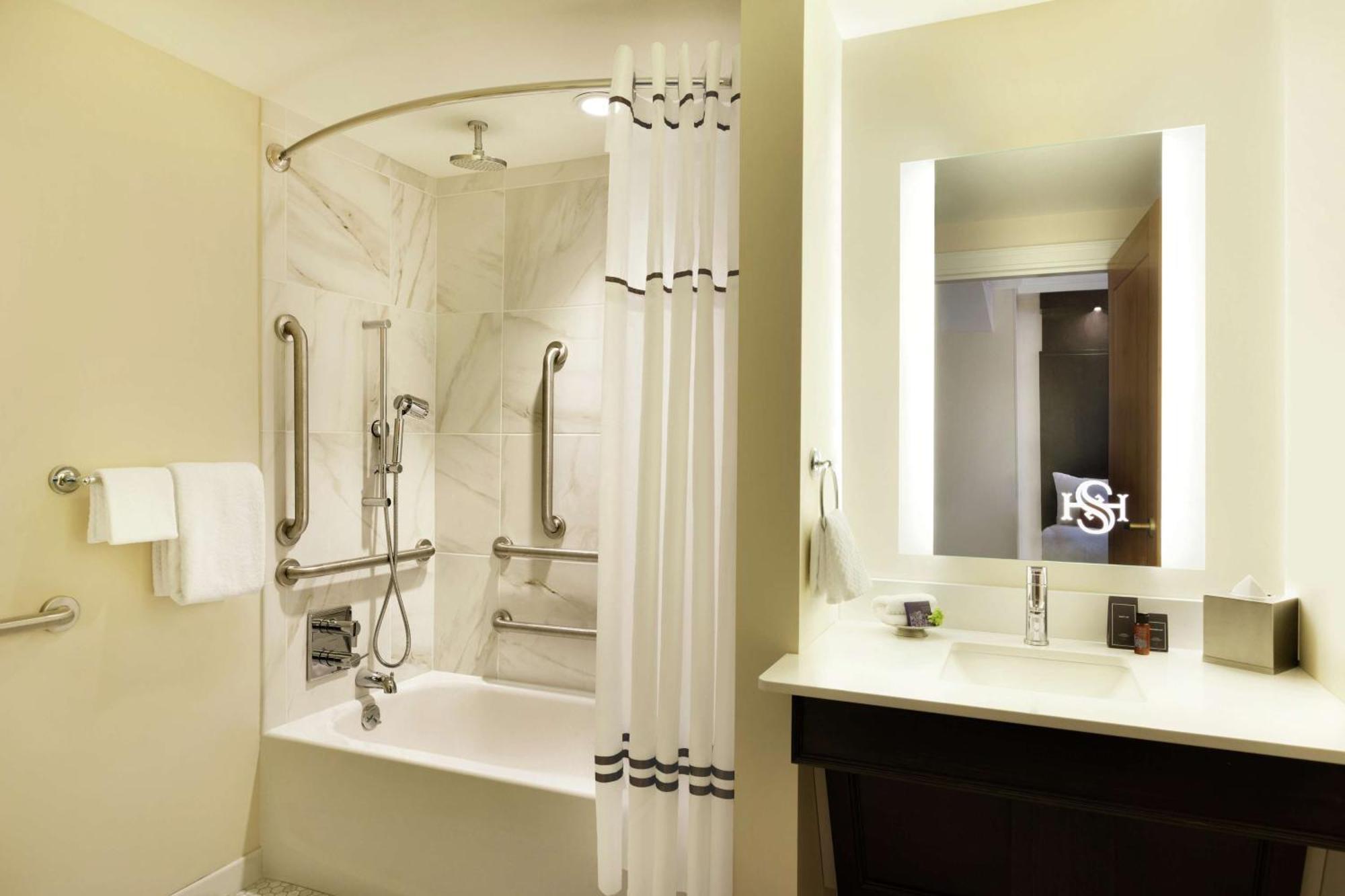Hotel Saranac, Curio Collection By Hilton Saranac Lake Εξωτερικό φωτογραφία