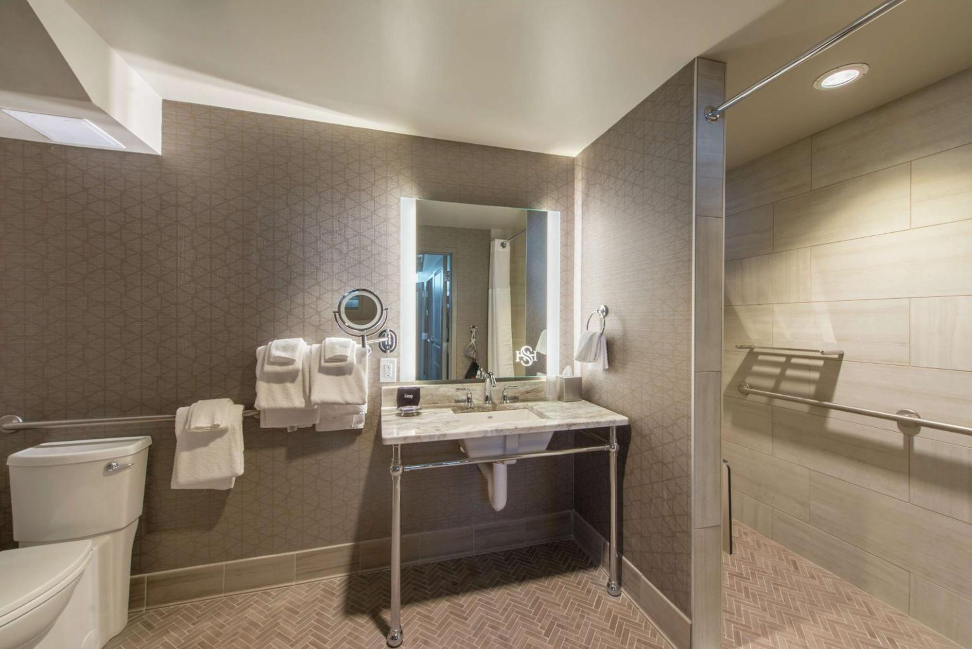 Hotel Saranac, Curio Collection By Hilton Saranac Lake Εξωτερικό φωτογραφία
