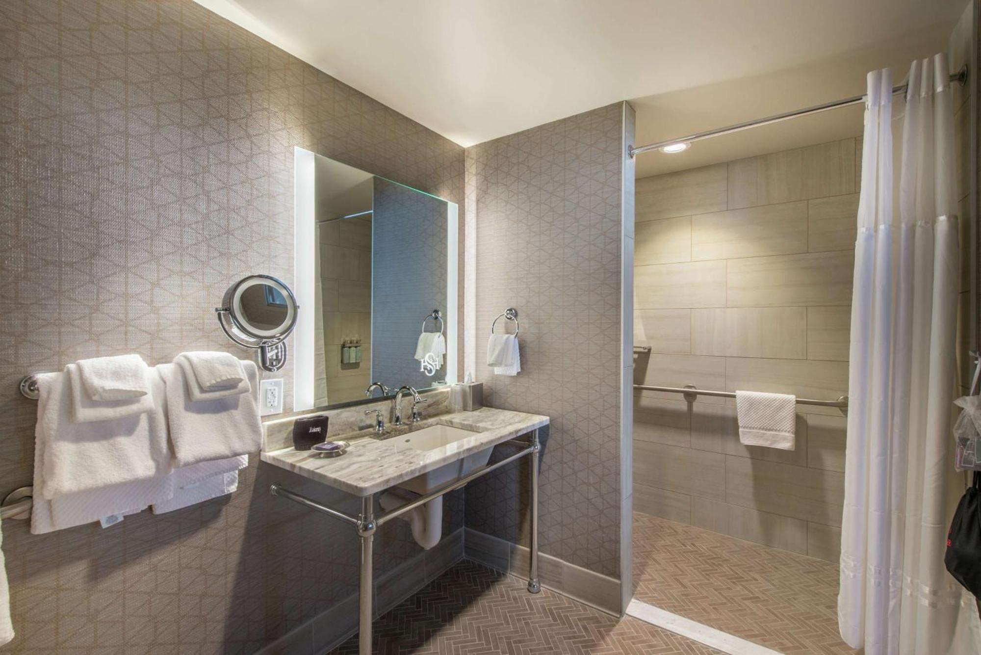Hotel Saranac, Curio Collection By Hilton Saranac Lake Εξωτερικό φωτογραφία